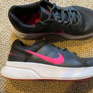 Nike Run Swift Shoes V. 2.0 Like New! W8.5